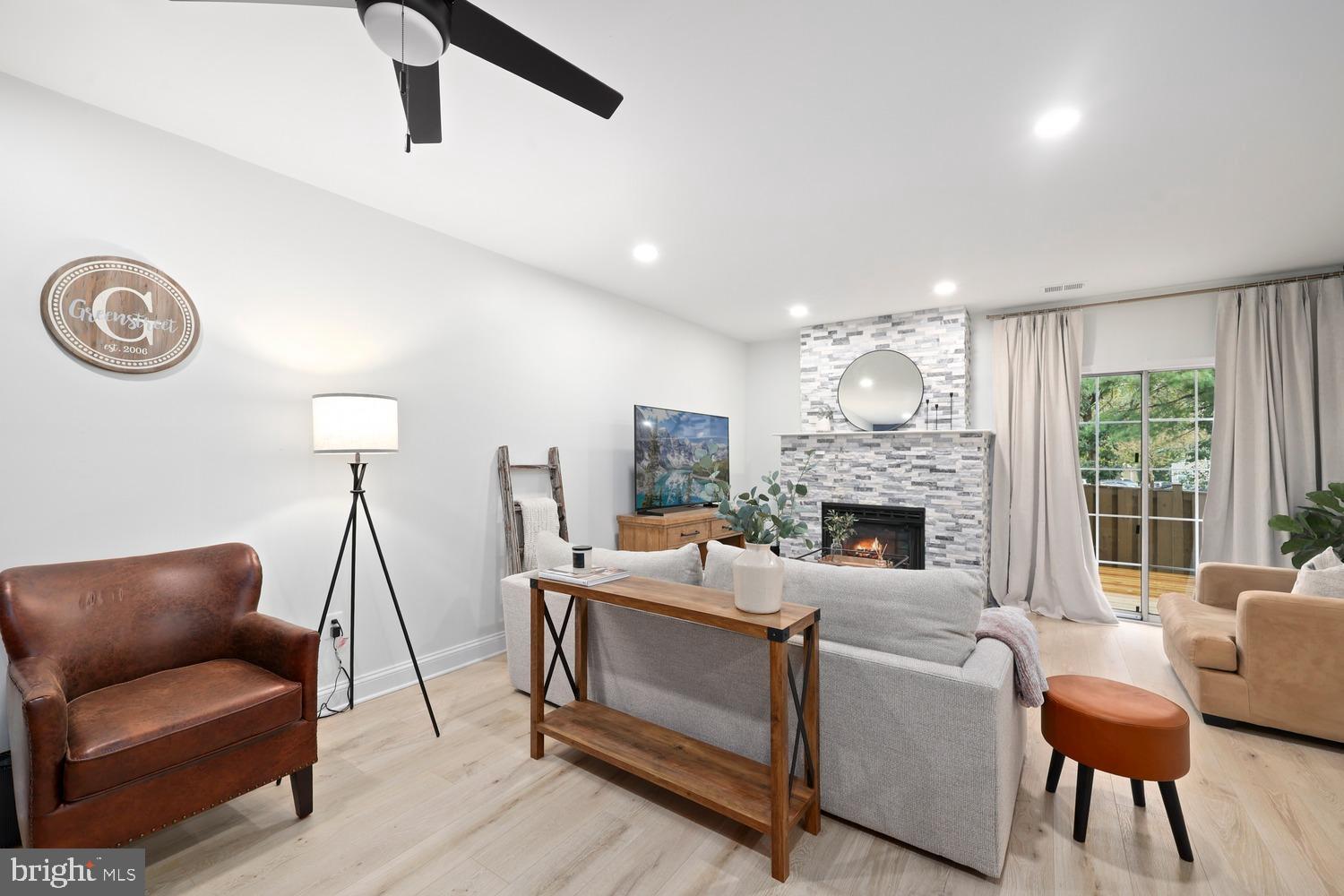 LIFESTYLE AT SULLY STATION - Residential