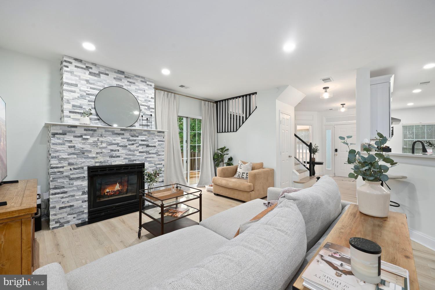 LIFESTYLE AT SULLY STATION - Residential