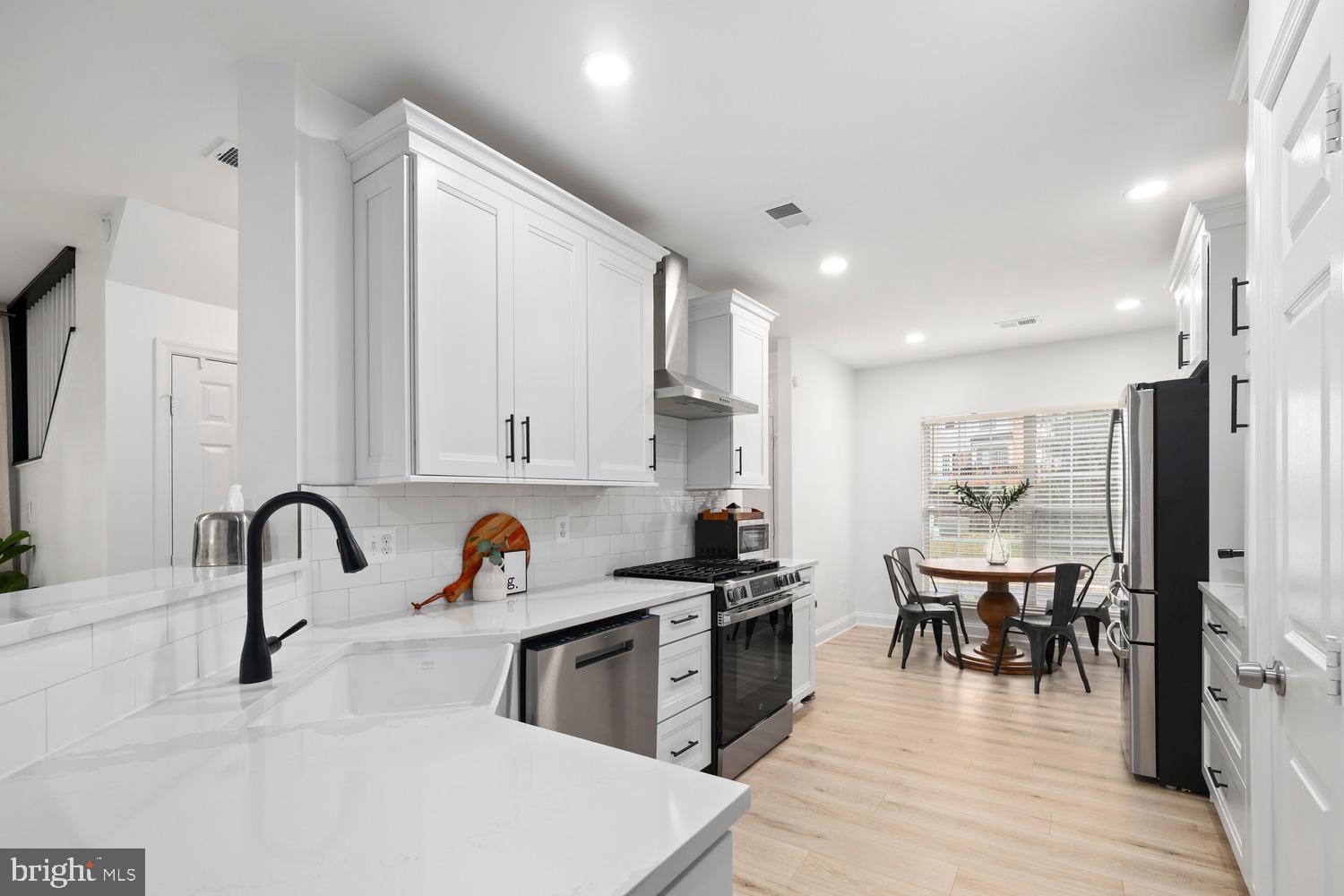 LIFESTYLE AT SULLY STATION - Residential