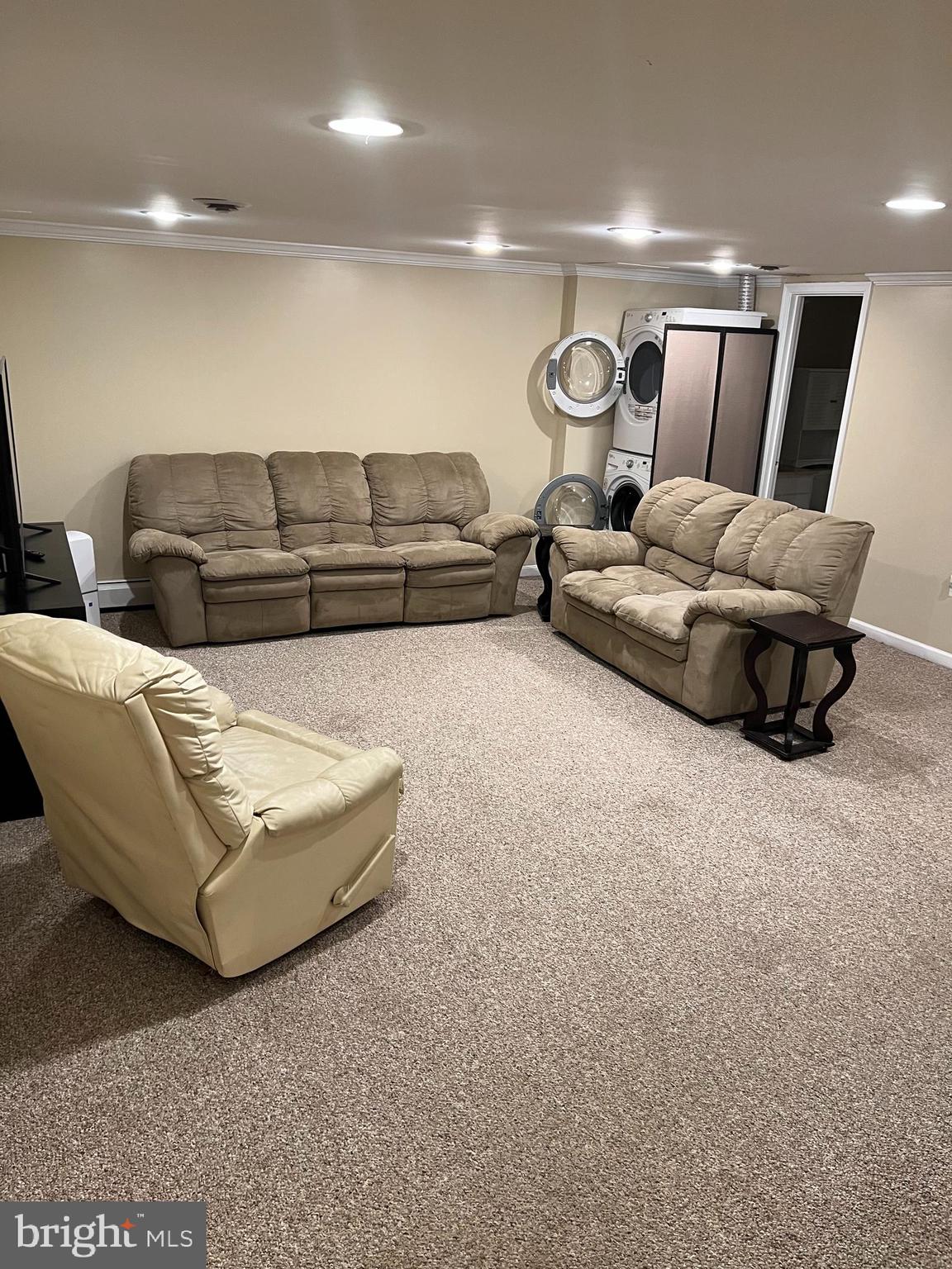 FOUR SEASONS - Residential Lease