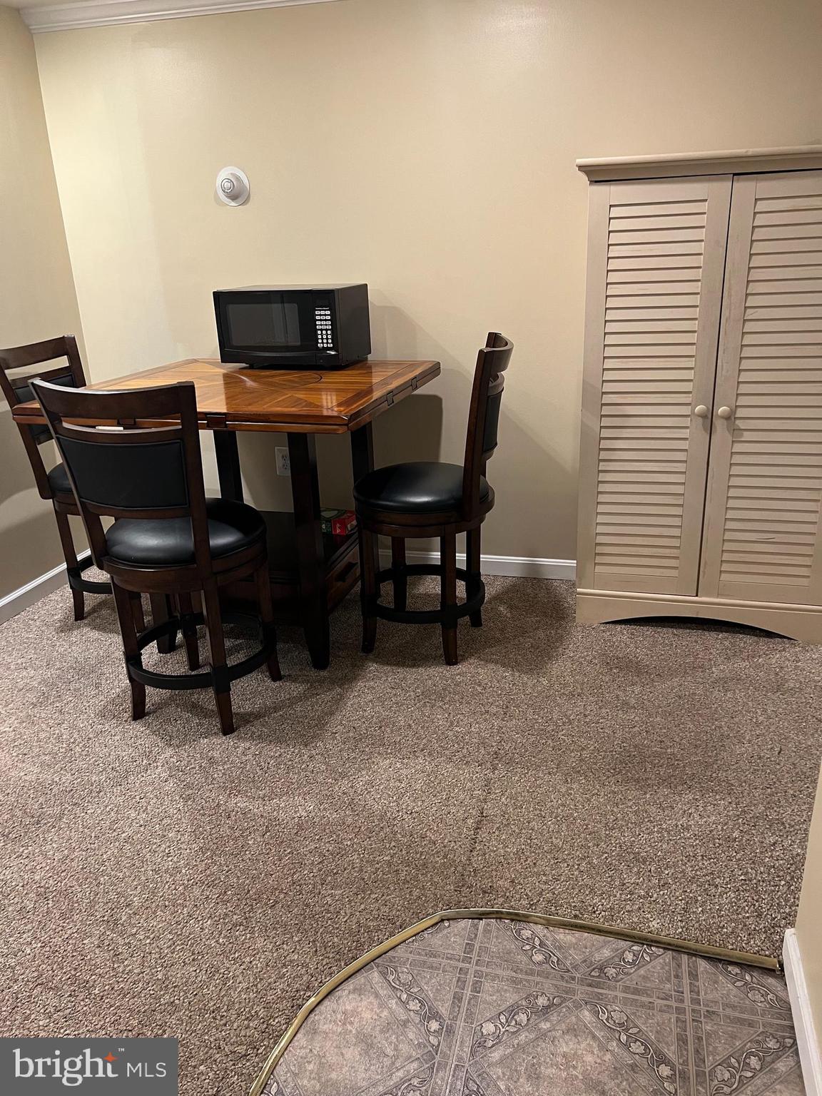 FOUR SEASONS - Residential Lease