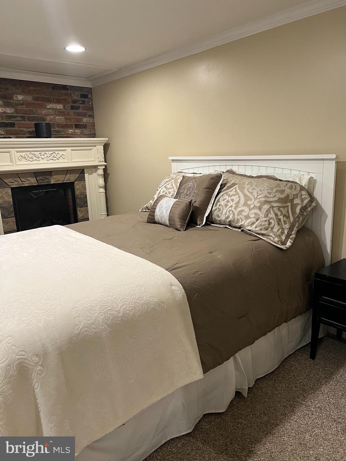 FOUR SEASONS - Residential Lease