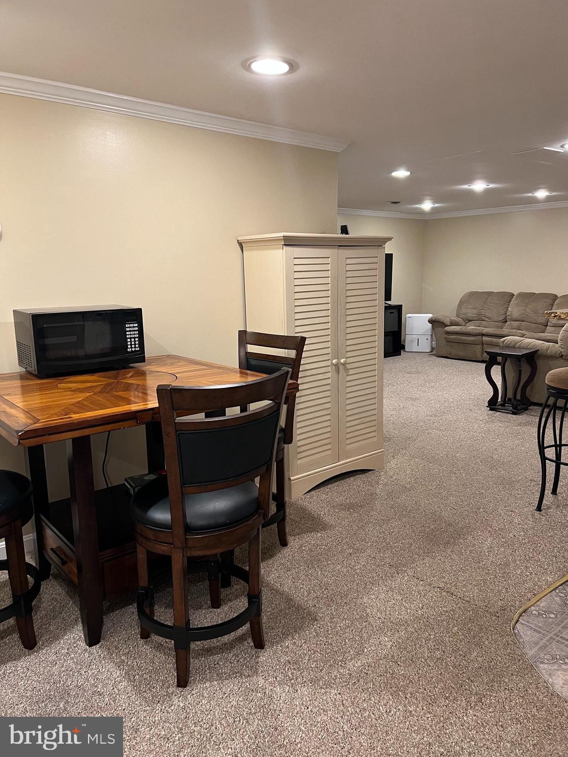 FOUR SEASONS - Residential Lease