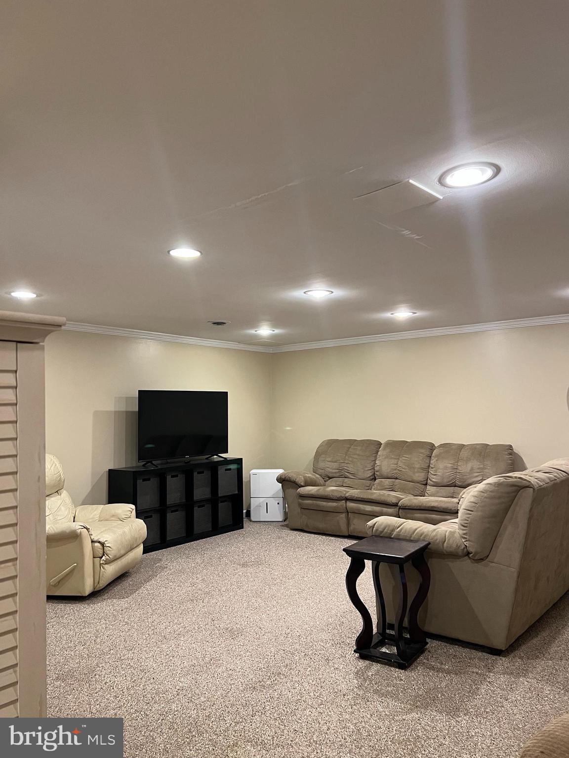 FOUR SEASONS - Residential Lease