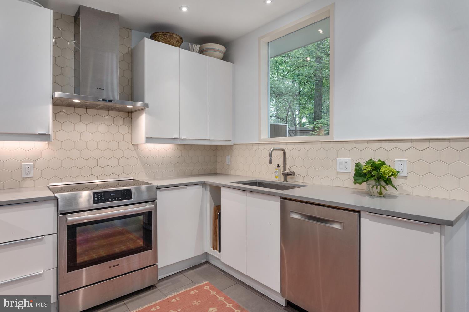 HOLLIN HILLS - Residential