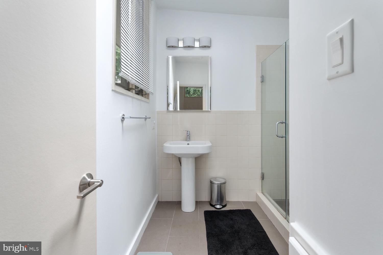 HOLLIN HILLS - Residential