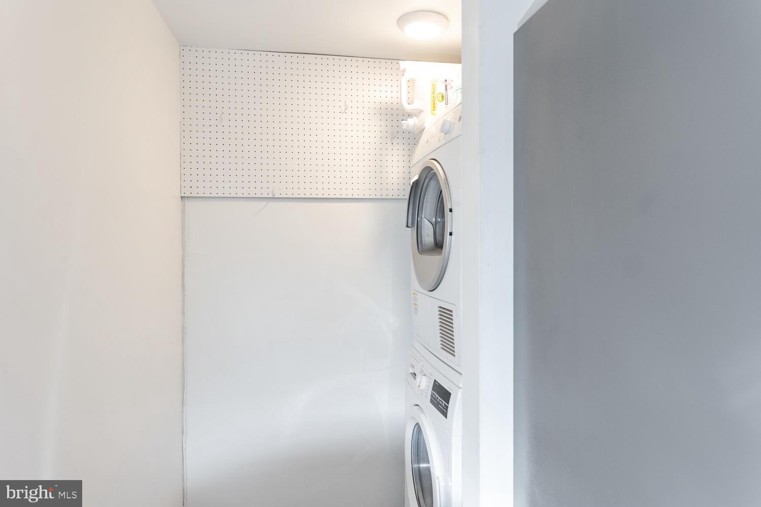 HOLLIN HILLS - Residential