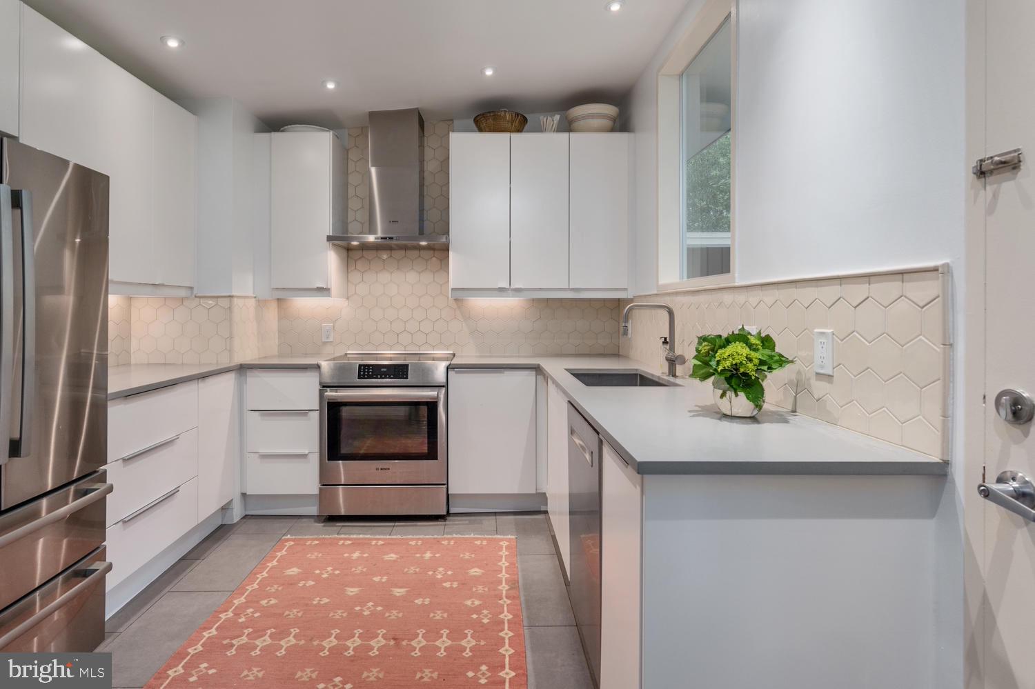 HOLLIN HILLS - Residential