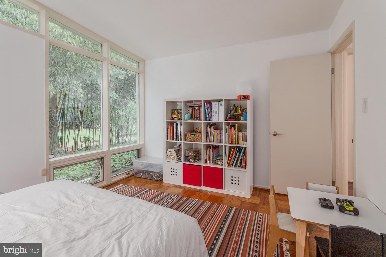 HOLLIN HILLS - Residential