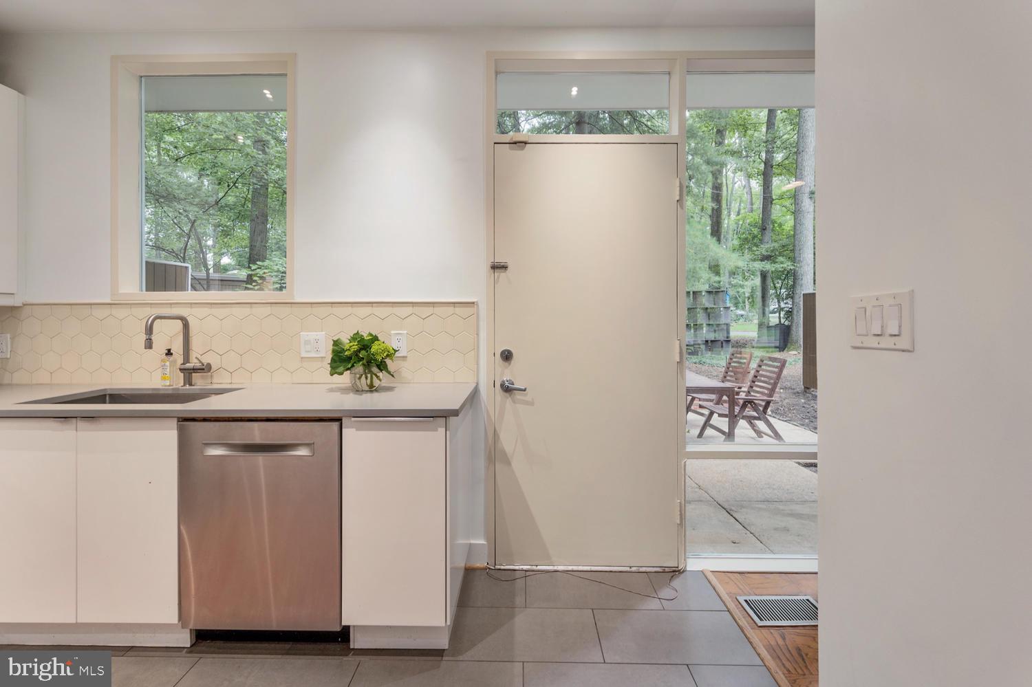 HOLLIN HILLS - Residential