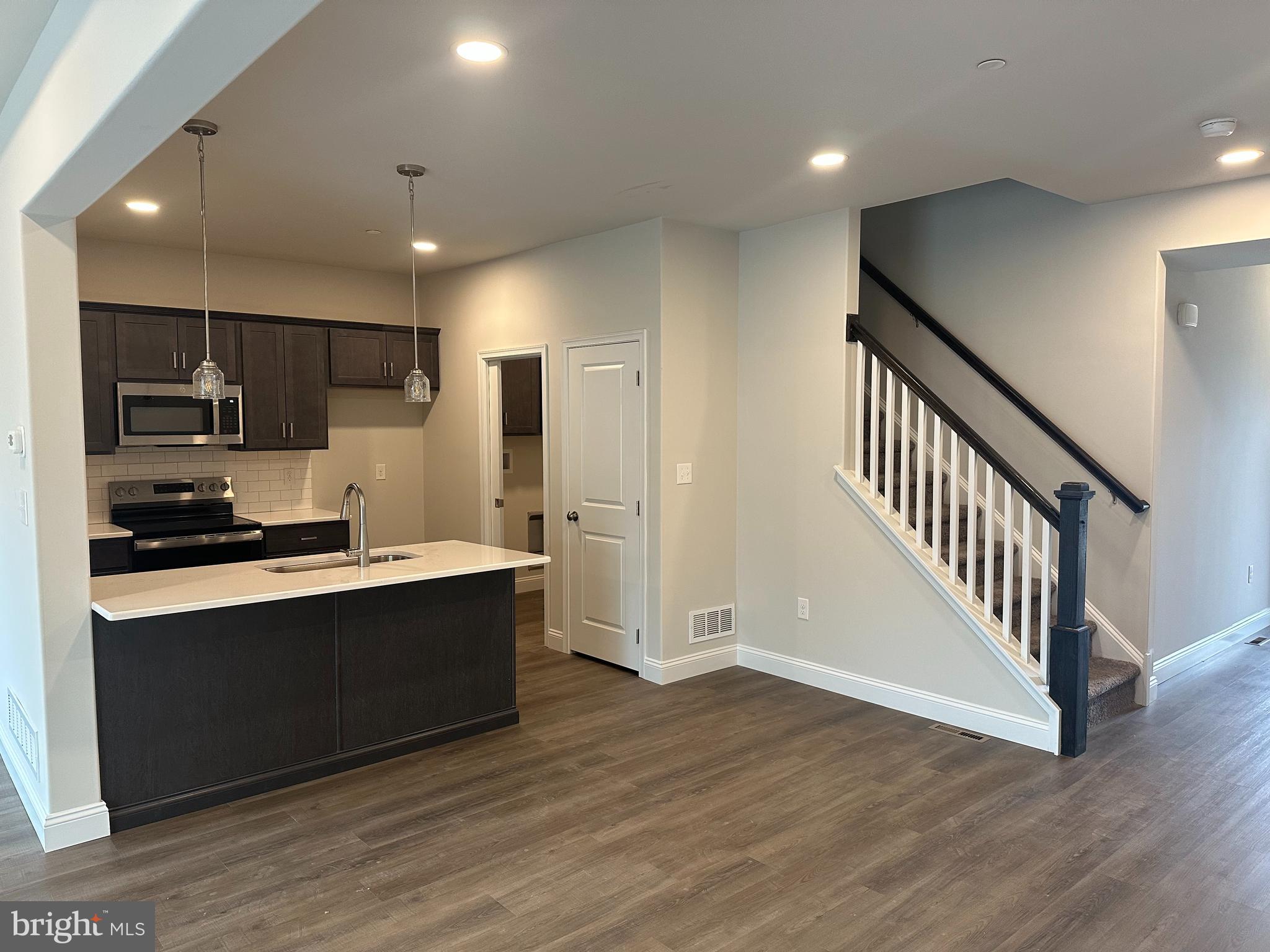 HAWKSTONE VILLAGE - Residential