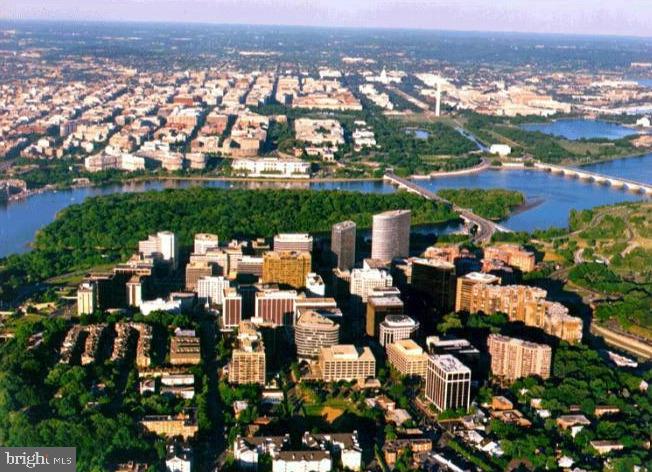 RIVER PLACE EAST - Residential