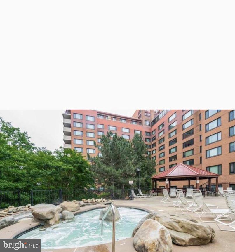 RIVER PLACE EAST - Residential