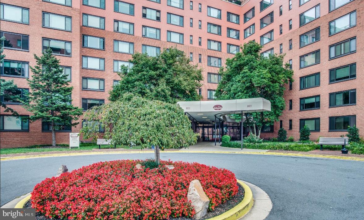 RIVER PLACE EAST - Residential