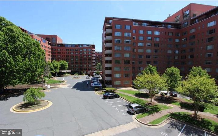RIVER PLACE EAST - Residential