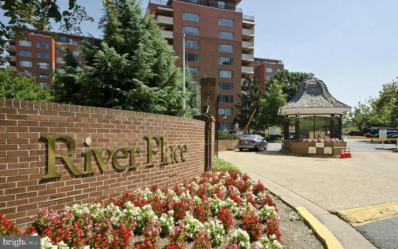 RIVER PLACE EAST - Residential