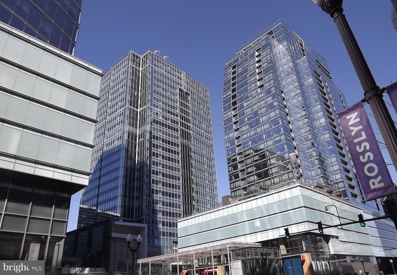 RIVER PLACE EAST - Residential