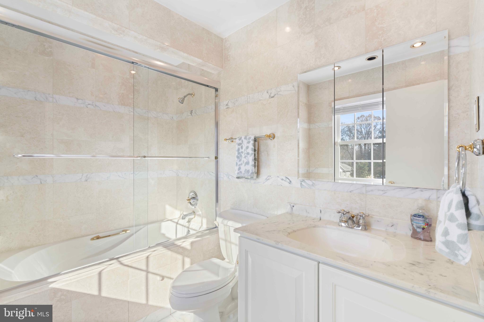 MC LEAN HAMLET - Residential