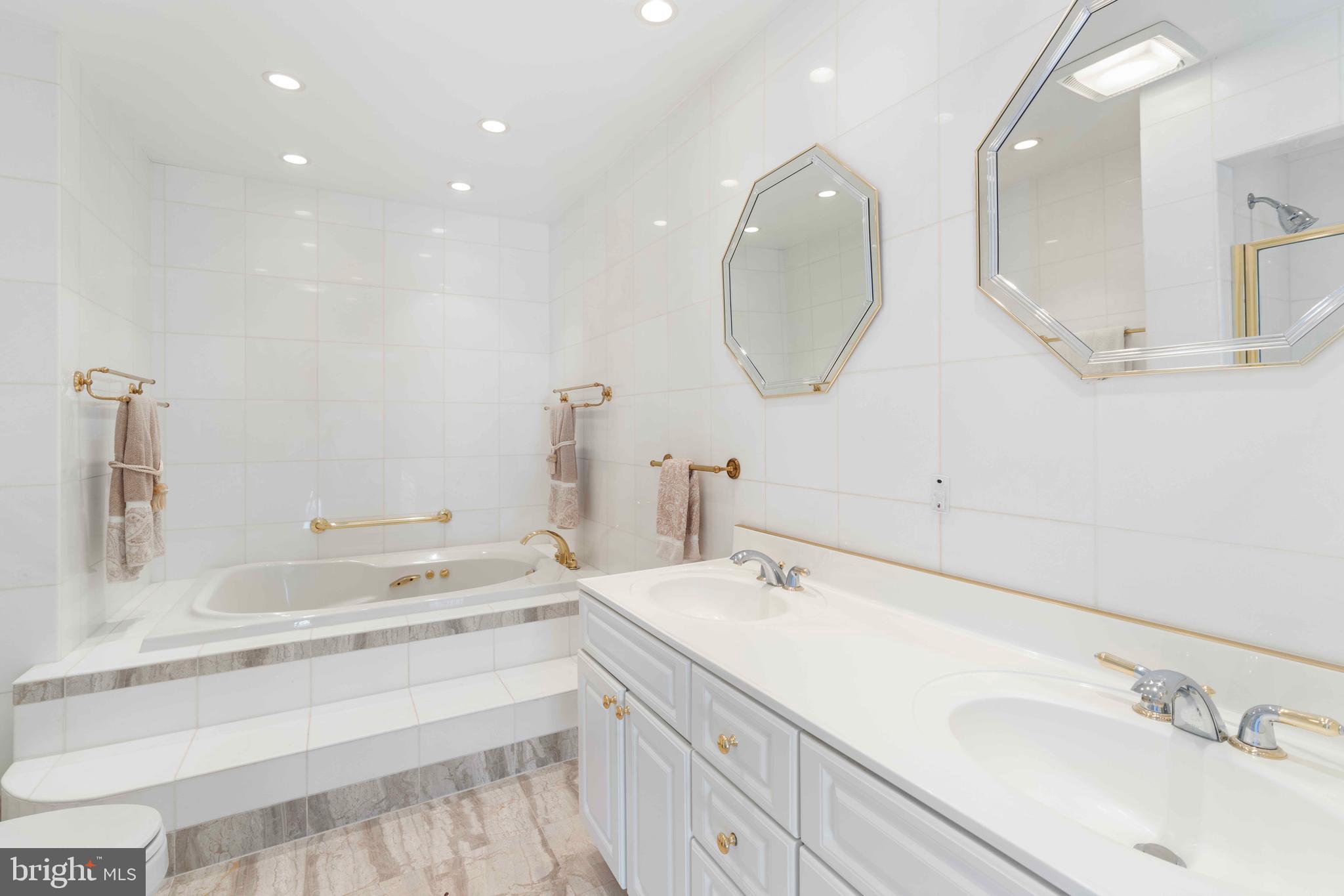 MC LEAN HAMLET - Residential