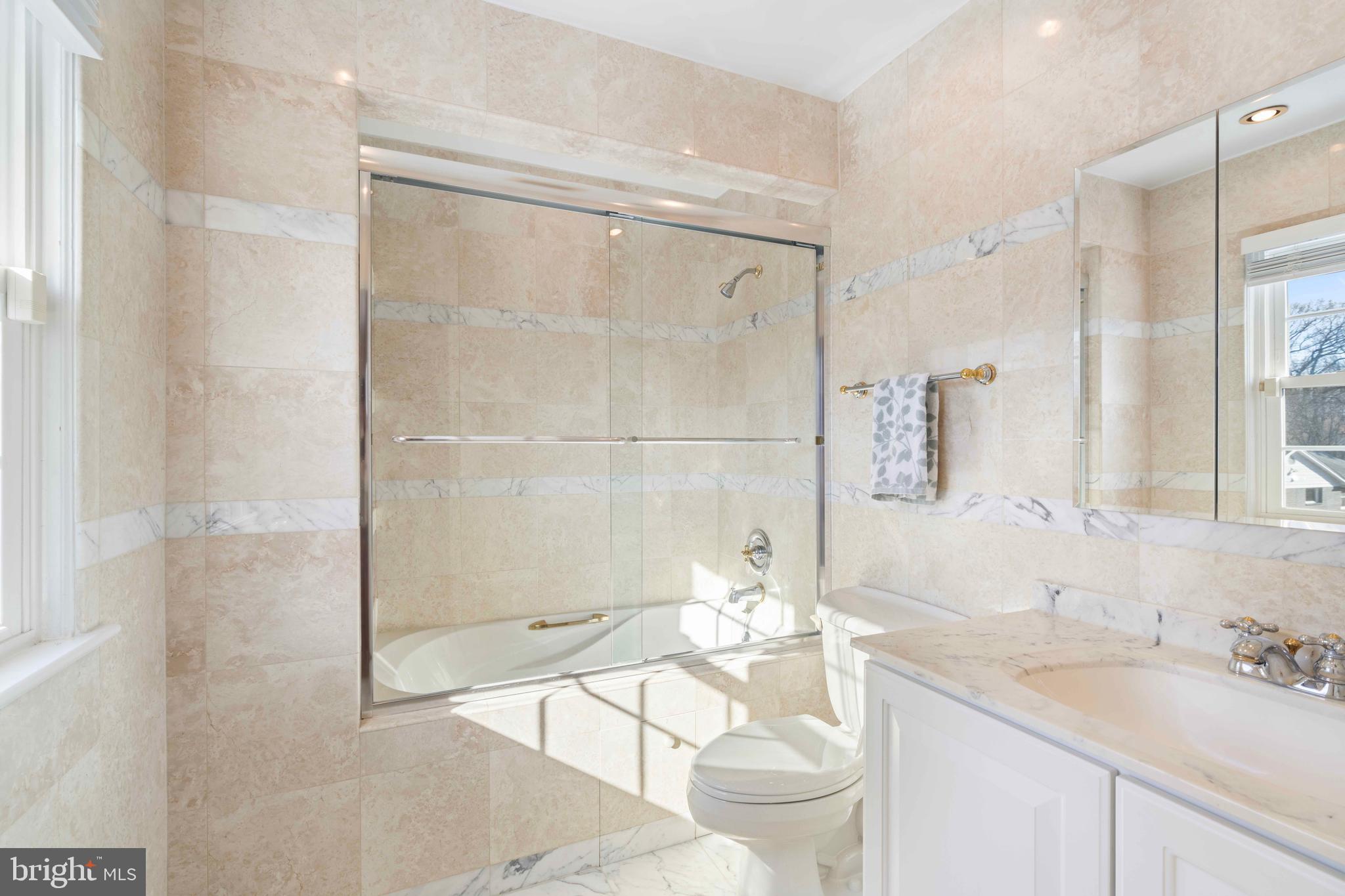 MC LEAN HAMLET - Residential