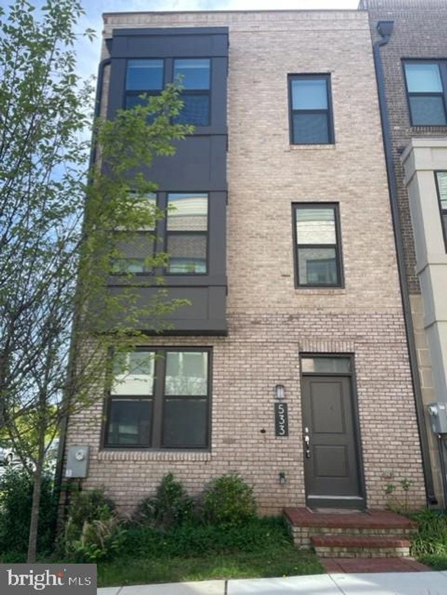 Gorgeous 4 level townhome for rent! Open main level featuring a luxurious kitchen with huge island, gas cooktop, double ovens and recessed lighting. Large family room just off the kitchen with deck access. Tons of natural light throughout. Plenty of room to entertain with 4 bedrooms and 4.5 bathrooms. The upper level includes a private deck with fantastic views, bedroom and full bath that's perfect for guests. Schedule your showing today!