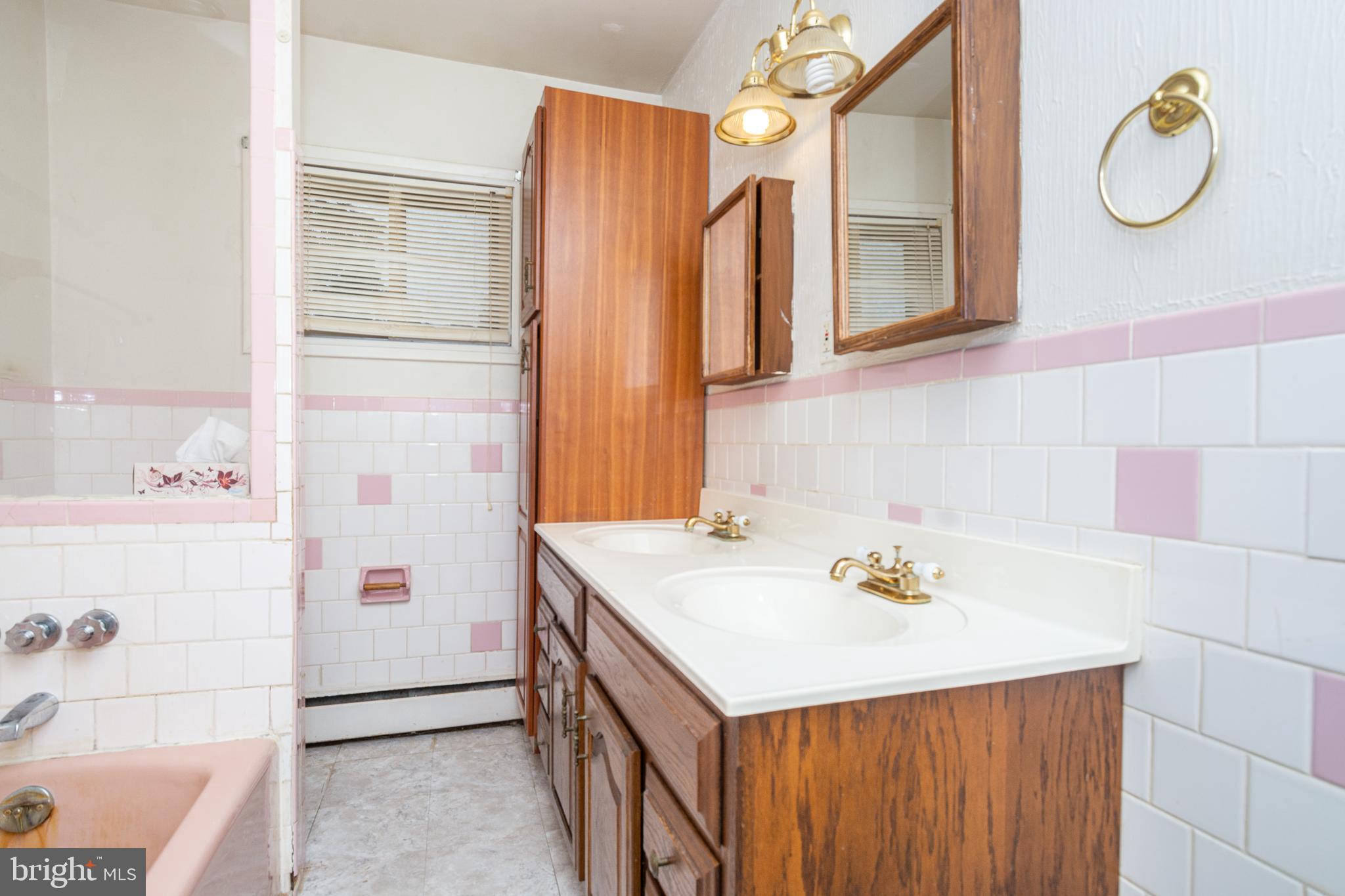 GREEN GABLES - Residential