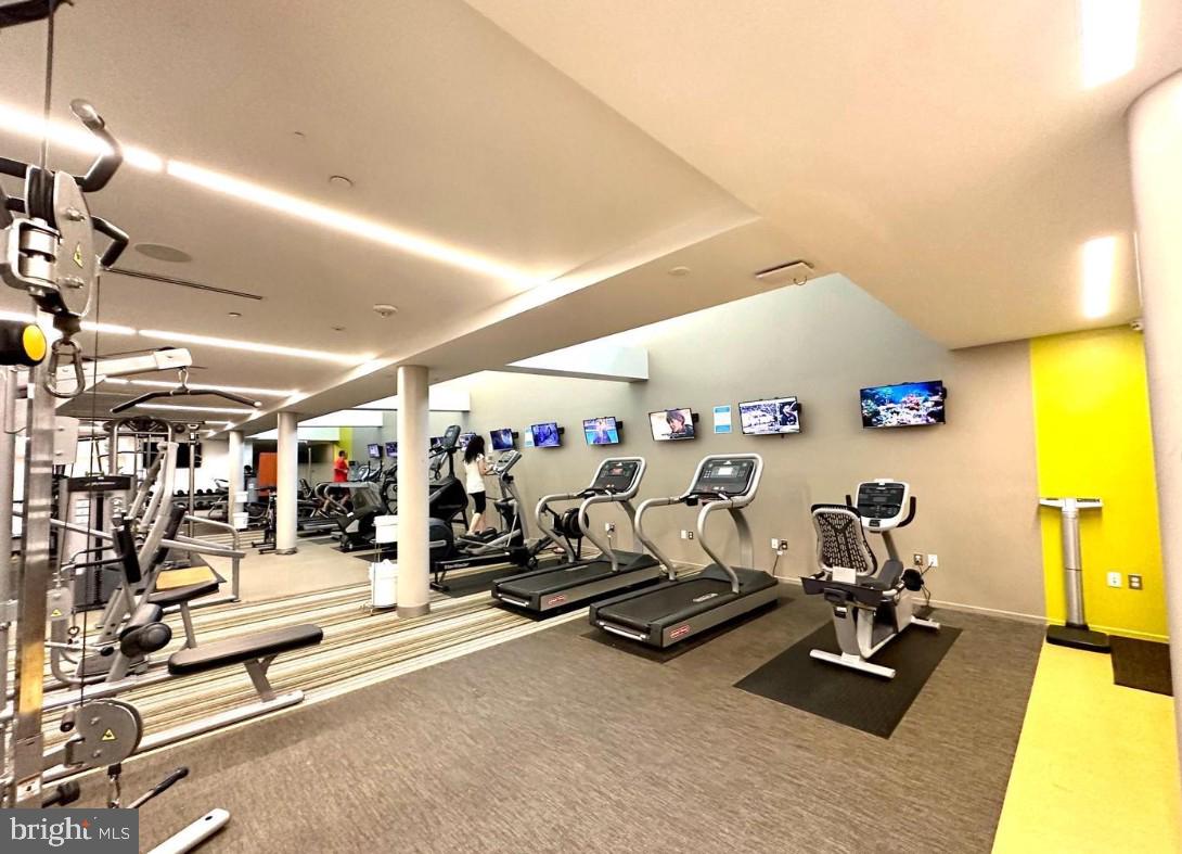 ROTONDA - Residential Lease