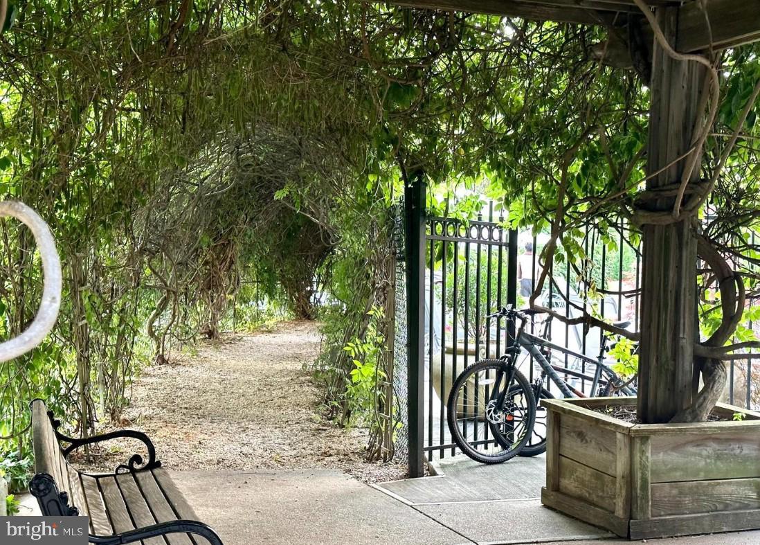 ROTONDA - Residential Lease