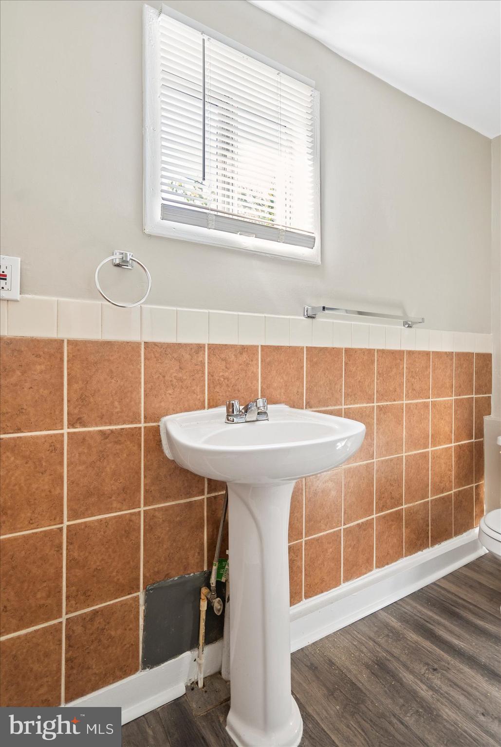 BROADWAY EAST - Residential