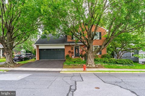 Photo of 263 Noble Street, LITITZ, PA 17543 (MLS # PALA2072438)