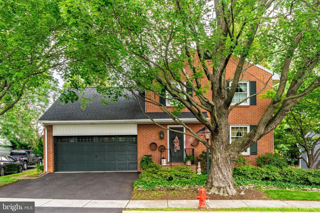 Photo of 263 Noble Street, LITITZ, PA 17543 (MLS # PALA2072438)