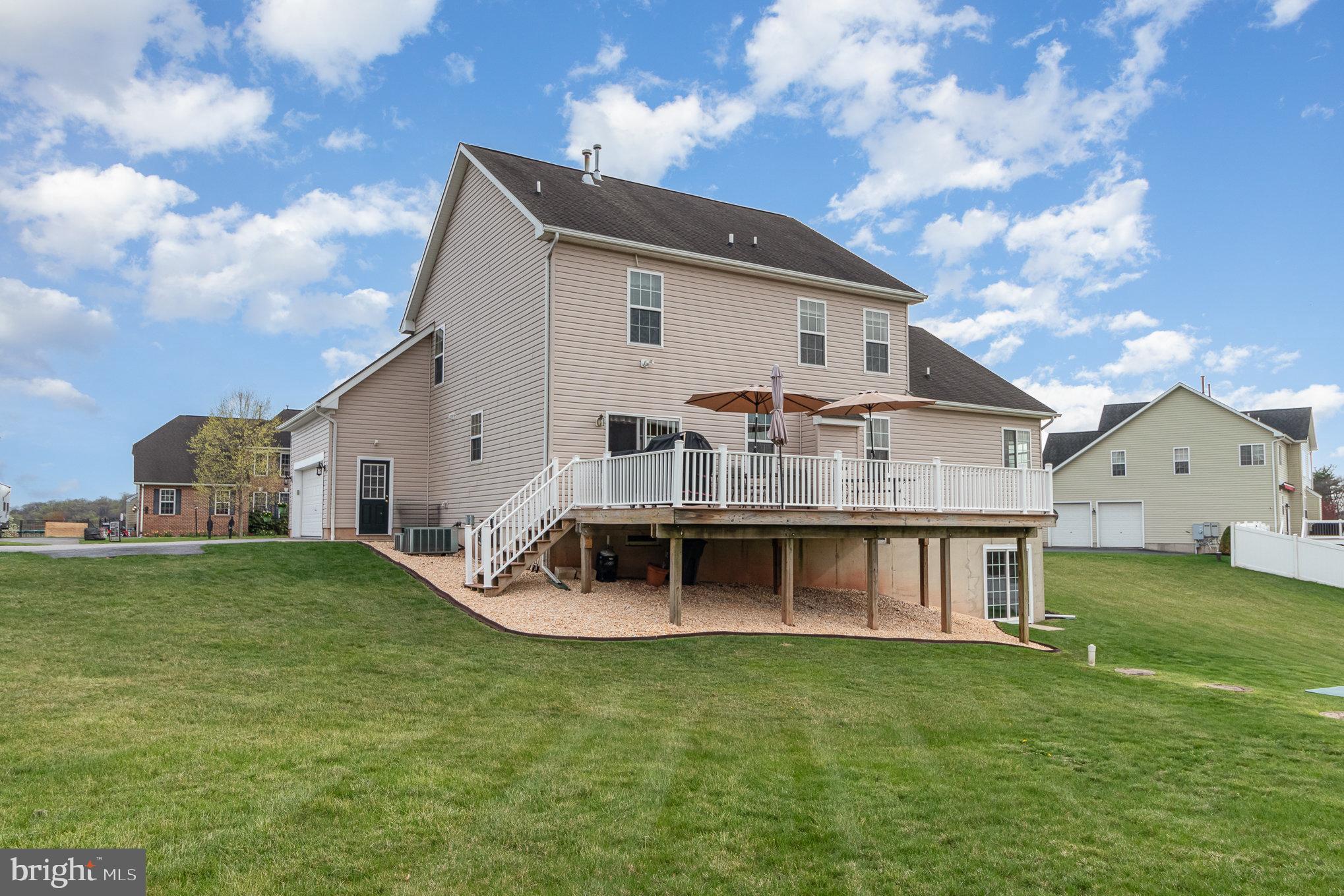 ROLLING HILLS ESTATES - Residential