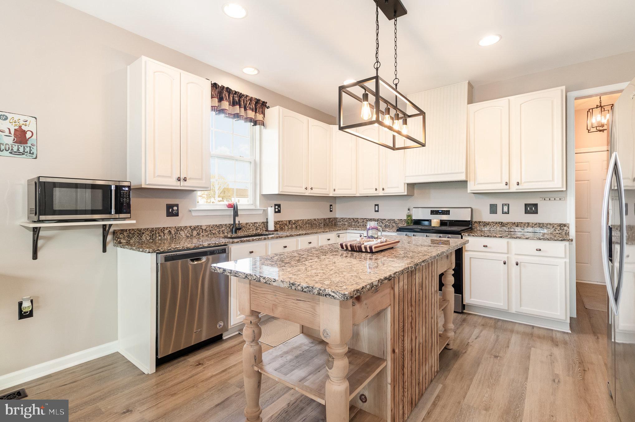 ROLLING HILLS ESTATES - Residential