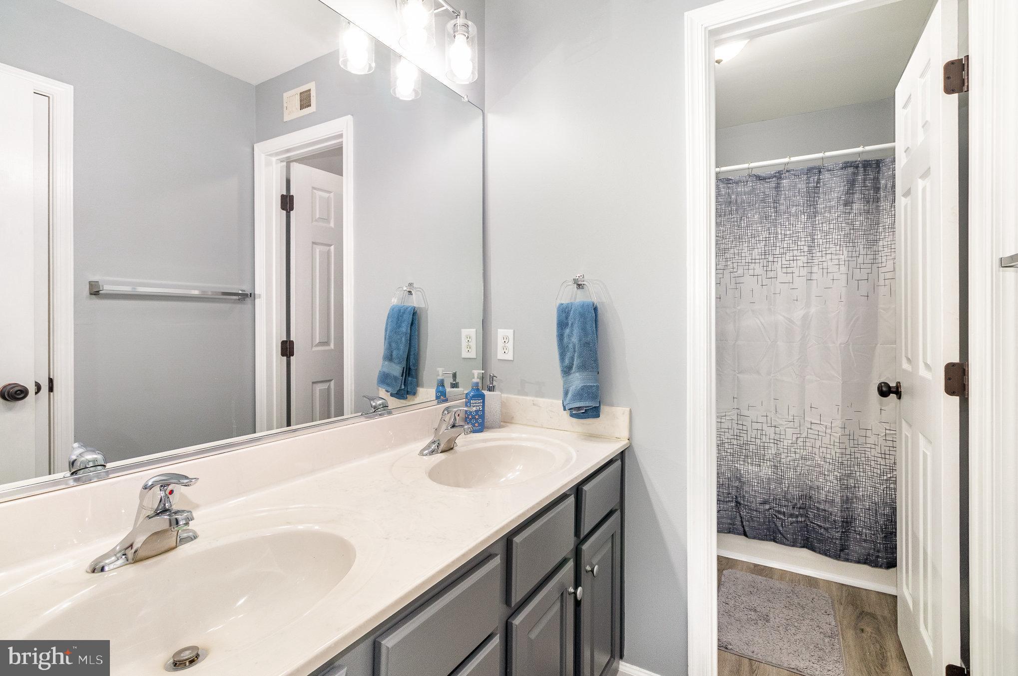 ROLLING HILLS ESTATES - Residential