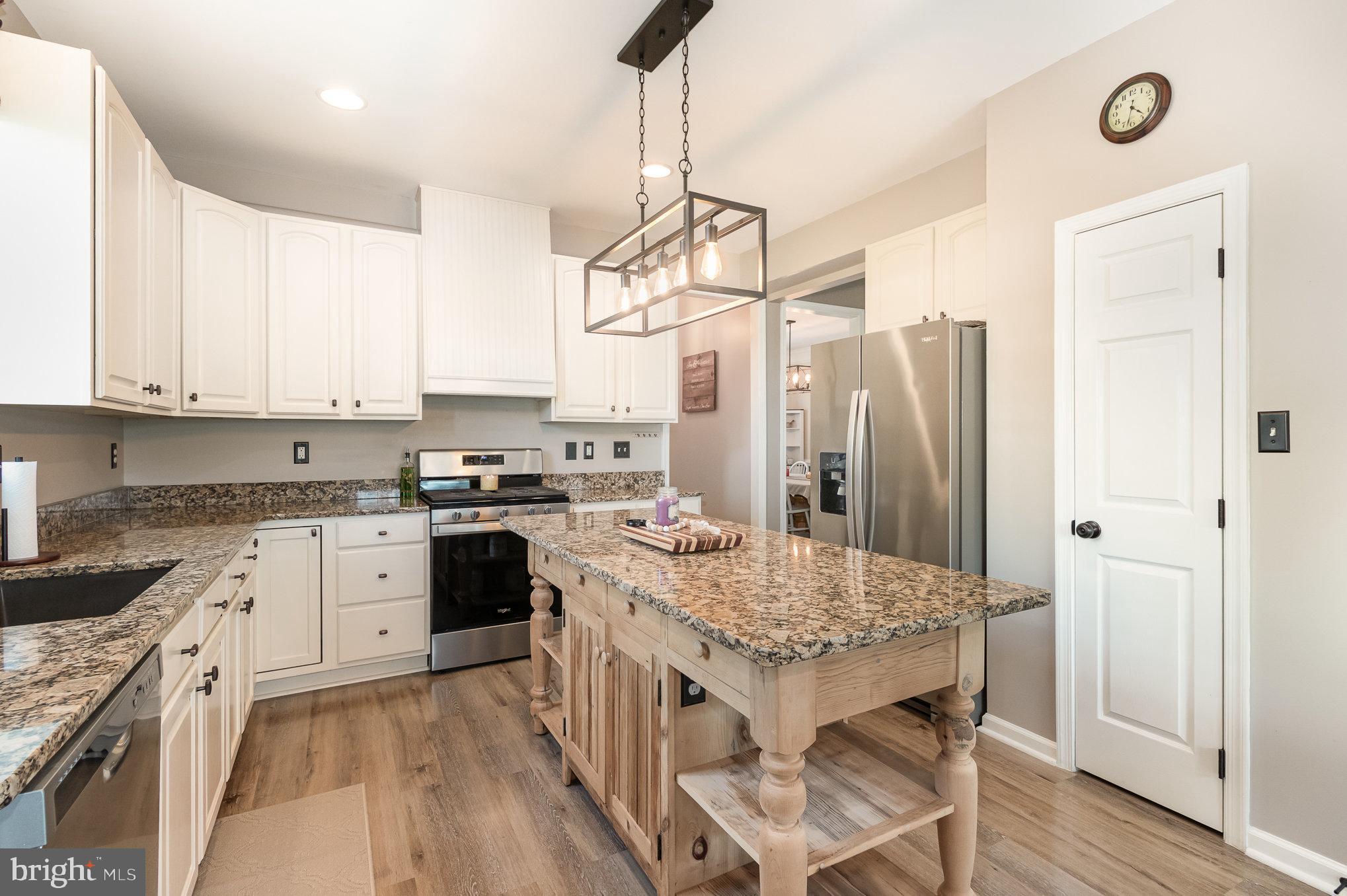 ROLLING HILLS ESTATES - Residential