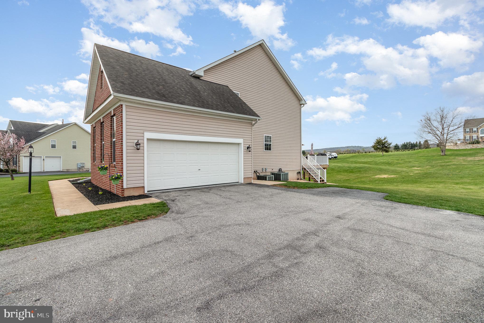 ROLLING HILLS ESTATES - Residential