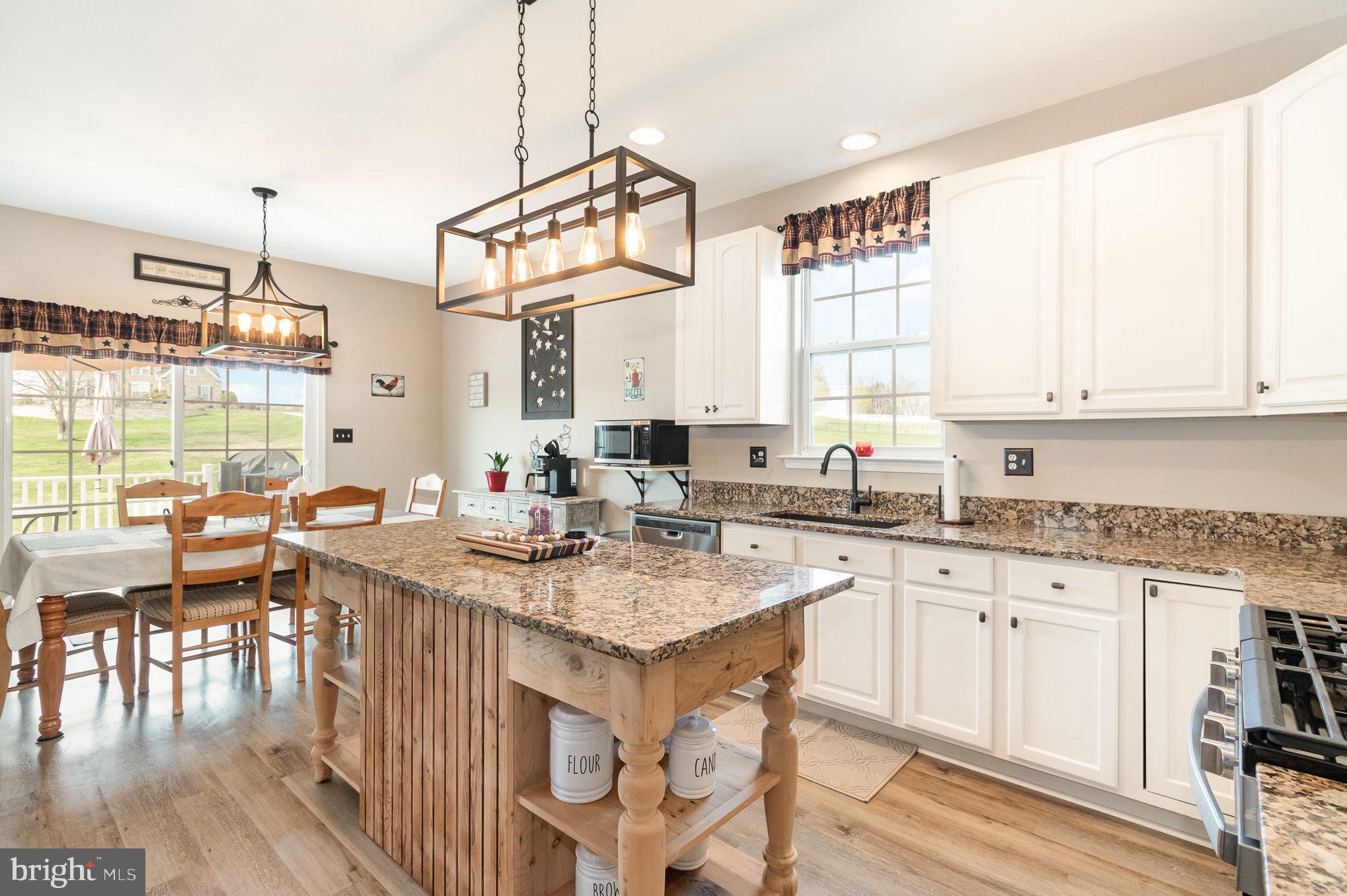 ROLLING HILLS ESTATES - Residential