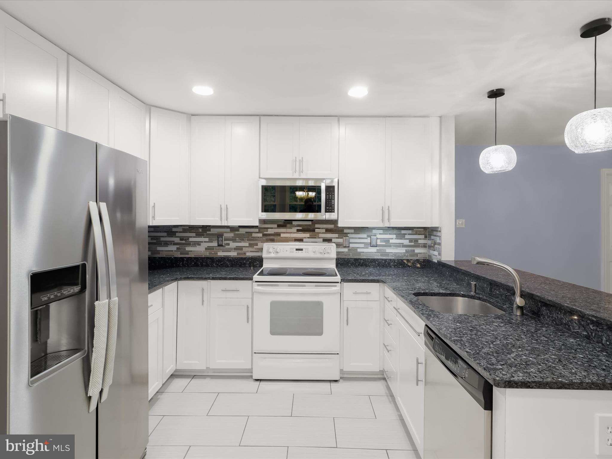 9609 GLEN OAKS LANE