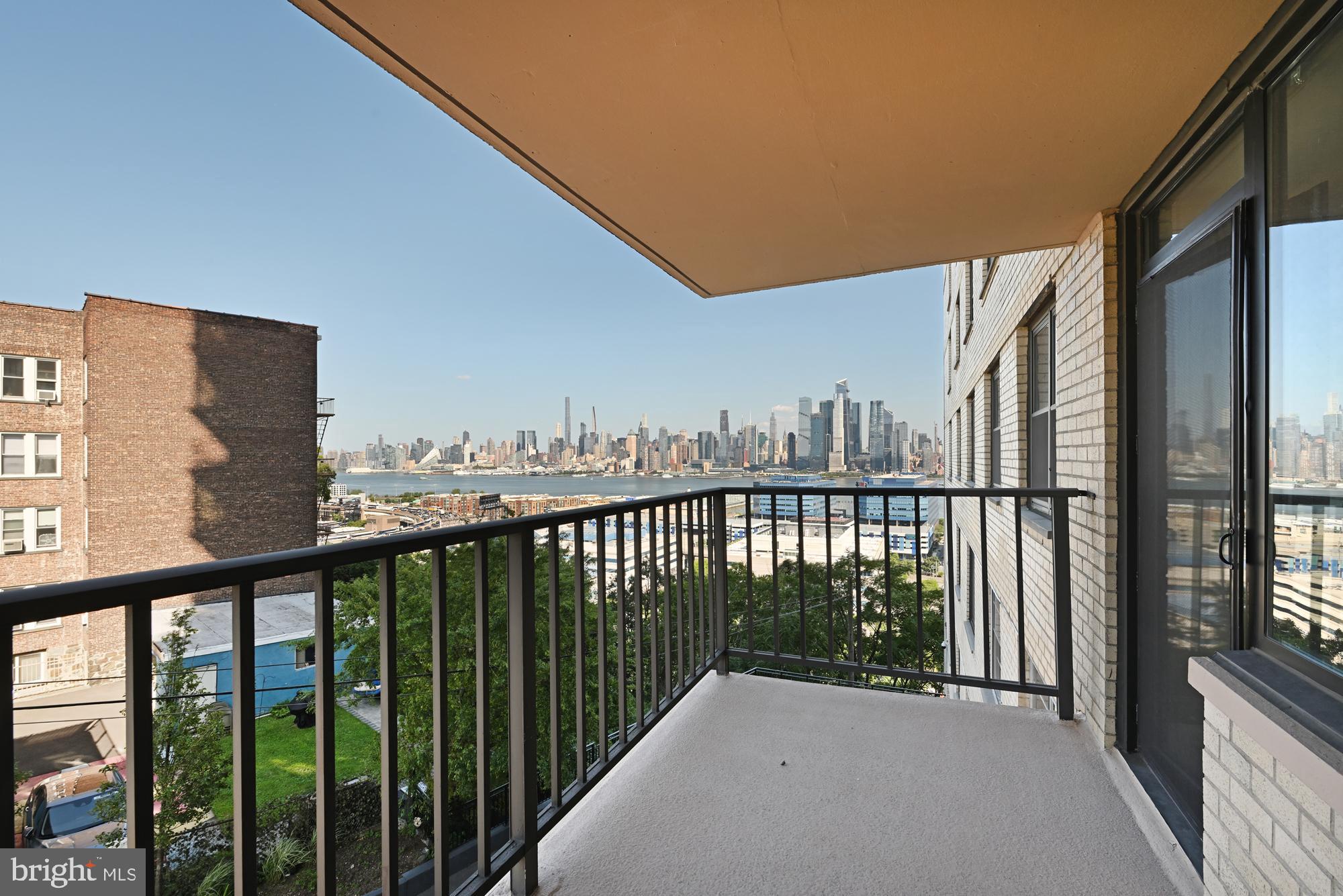 380 MOUNTAIN ROAD 302