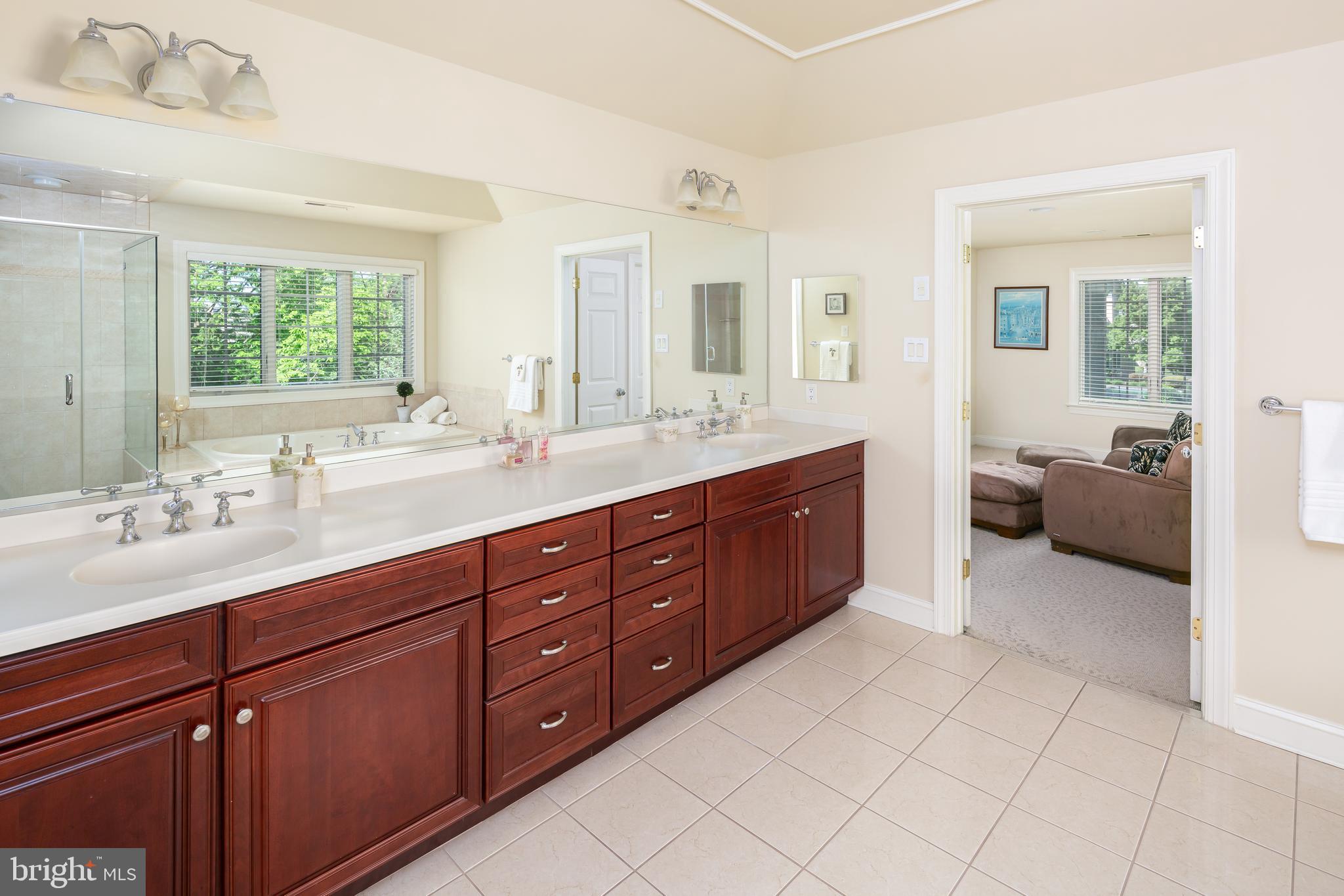 WHITEGATE - Residential