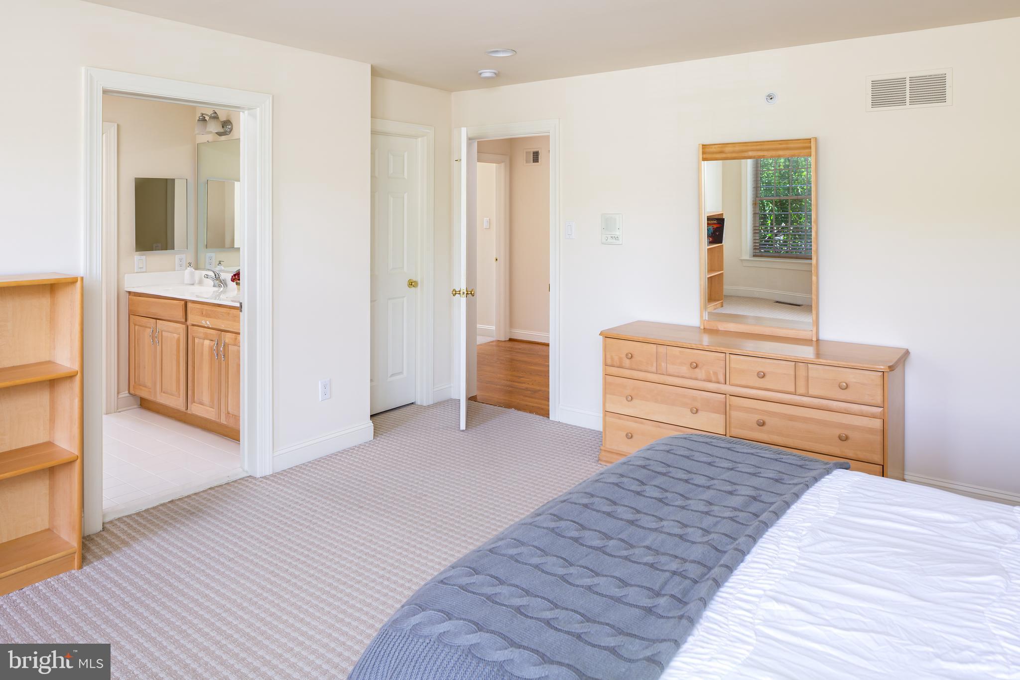 WHITEGATE - Residential