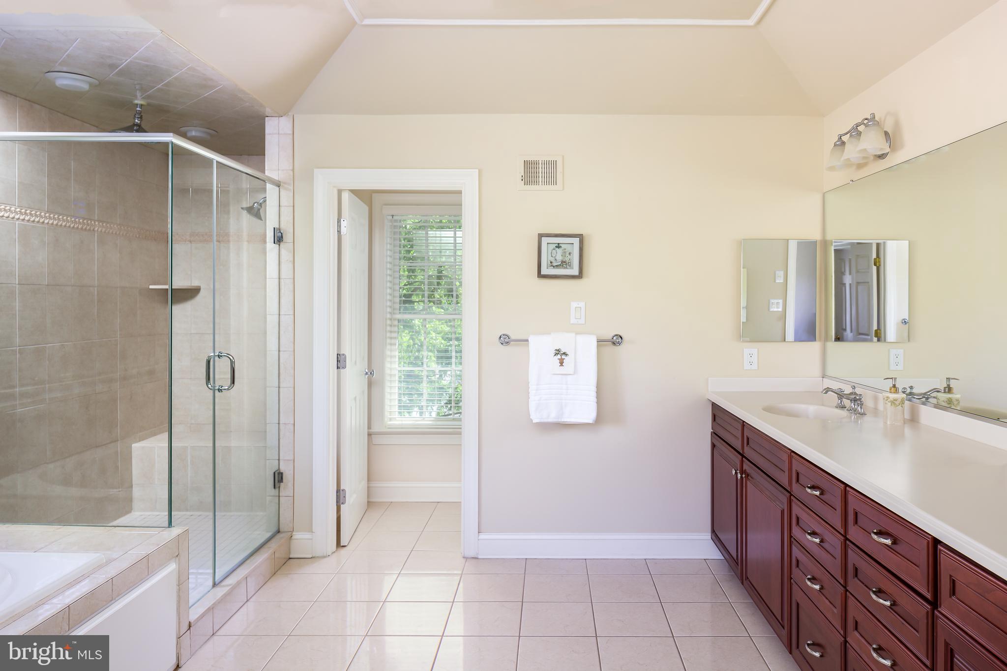 WHITEGATE - Residential