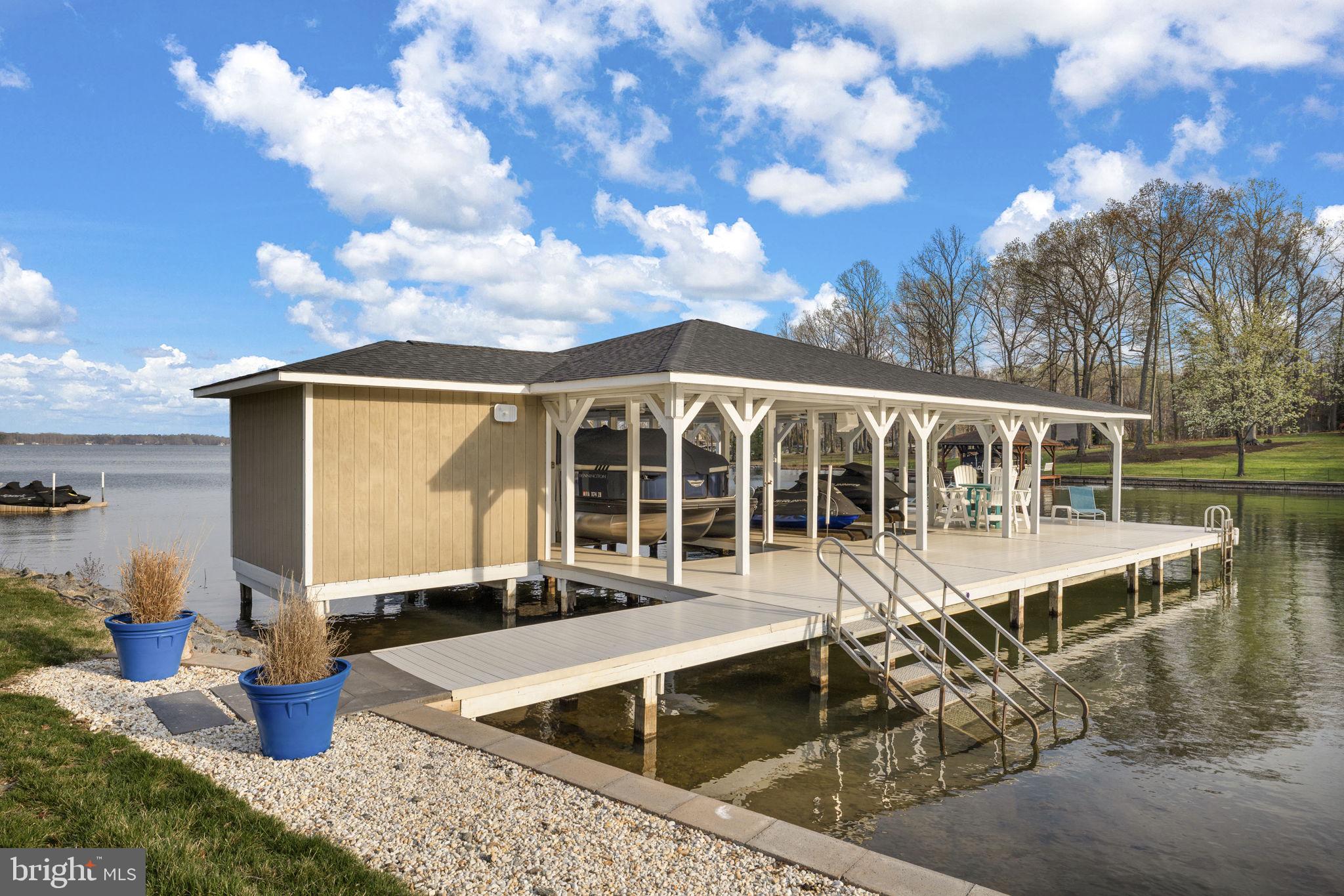 BEAR CASTLE - Residential