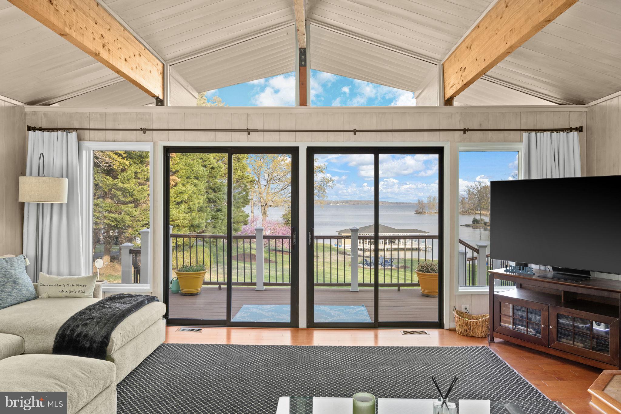 BEAR CASTLE - Residential