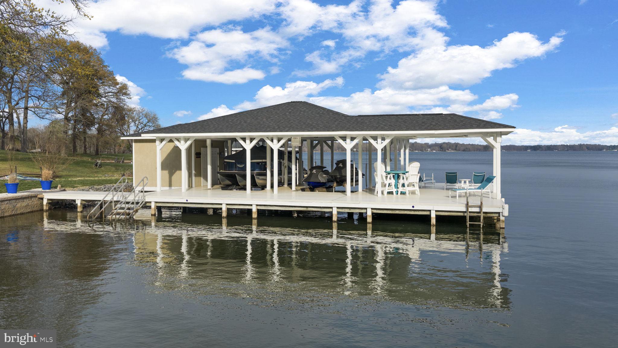 BEAR CASTLE - Residential