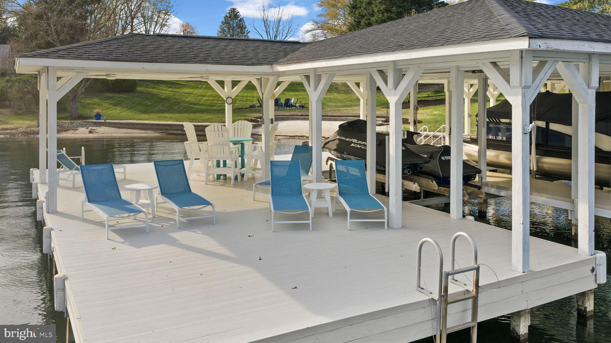 BEAR CASTLE - Residential