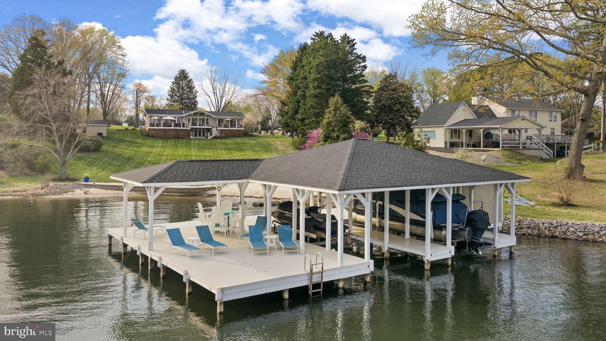 BEAR CASTLE - Residential