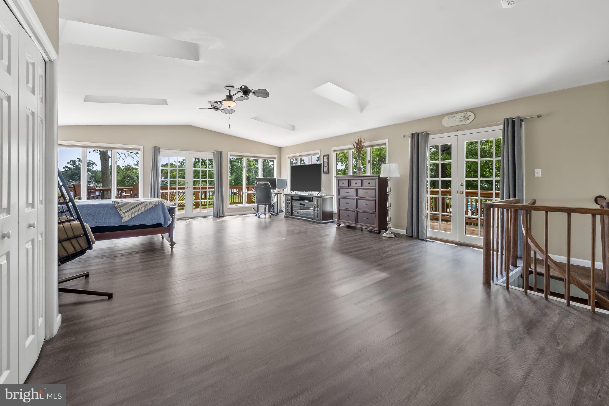 HICKORY POINT - Residential