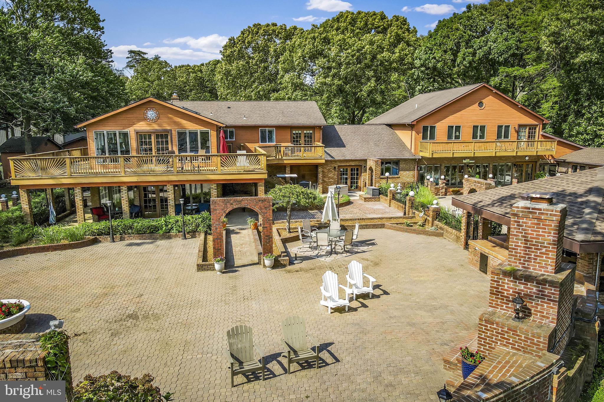 HICKORY POINT - Residential