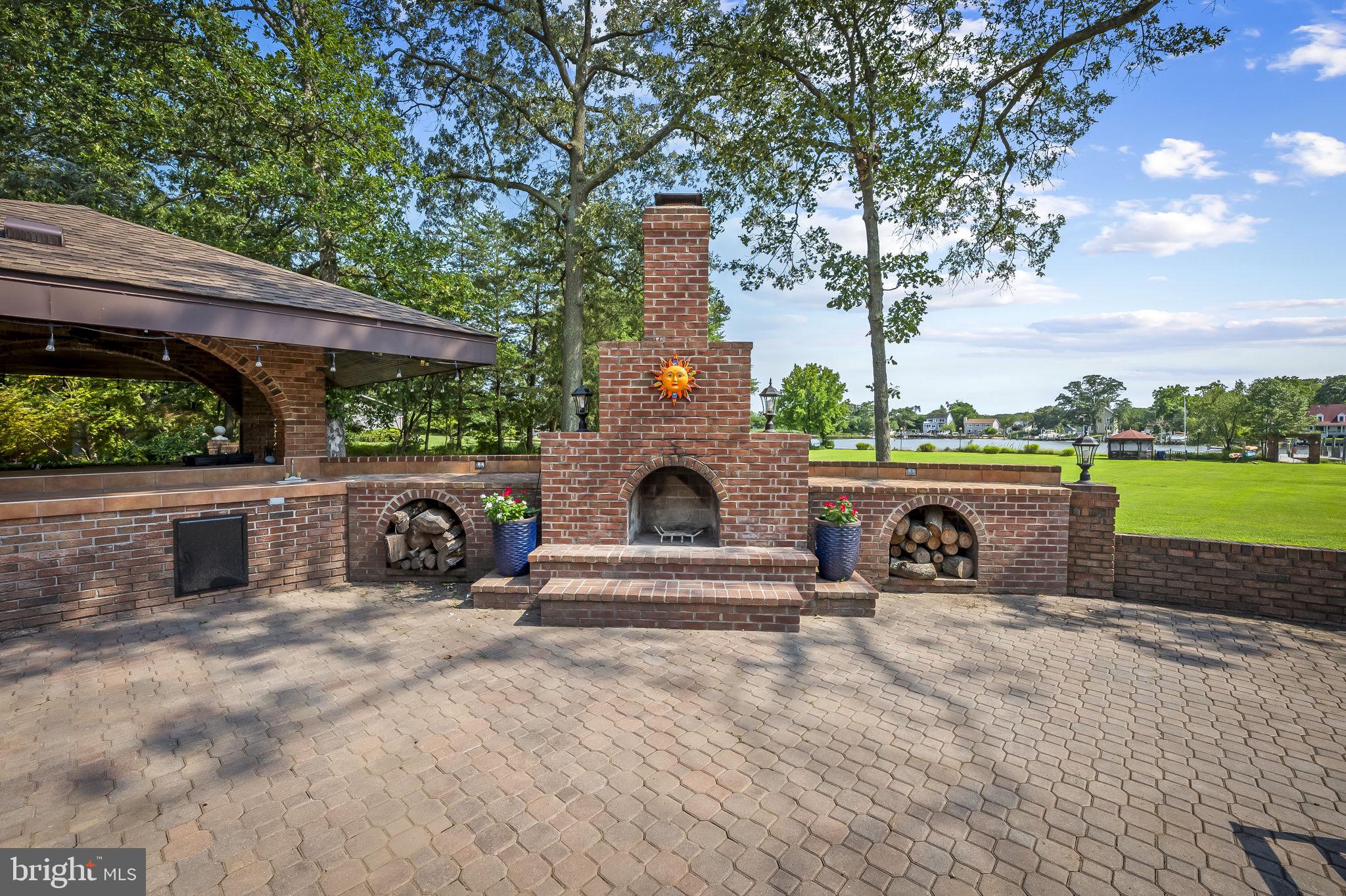 HICKORY POINT - Residential